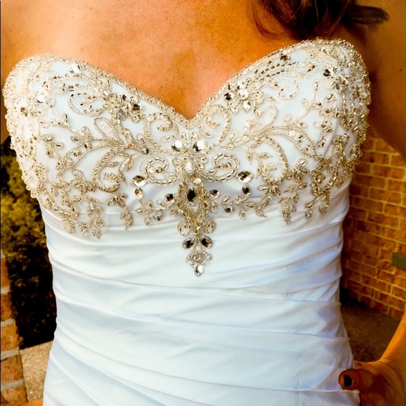 NWT beautiful Wedding Gown- davids bridal size 6 never worn or altered - Picture 3 of 5